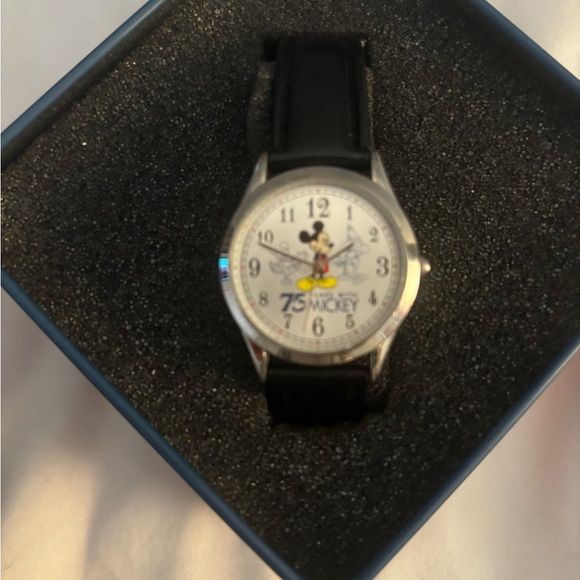 Mickey Mouse Watch - Picture 3 of 4